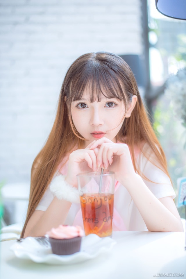 就算是夜鹰卫，也是第一次见识到他们的统领那曼妙的身体里，竟然蕴含着如此恐怖的爆发力，一收一放之间，生生将一名五大三粗的汉子撞死。